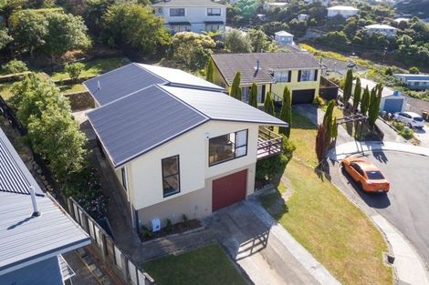 Photo of property in 23 Cheltenham Terrace, Newlands, Wellington, 6037