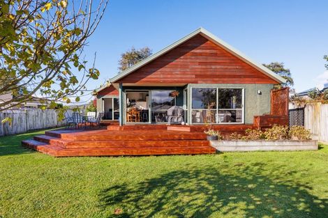 Photo of property in 5 Abby Road, Fitzherbert, Palmerston North, 4410