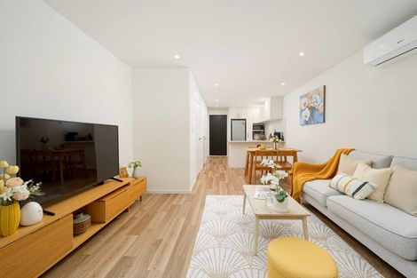 Photo of property in 22 Tokai Place, Glen Eden, 0602