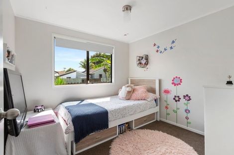 Photo of property in 1/18 Edwin Freeman Place, Ranui, Auckland, 0612