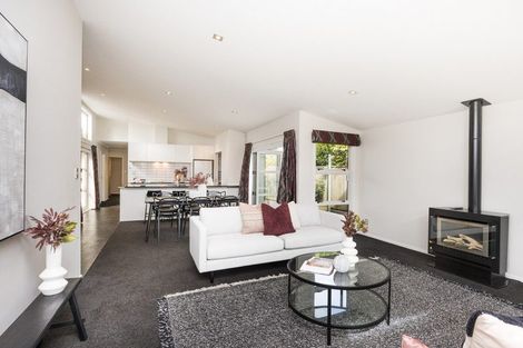 Photo of property in 16 Hardie Street, Hokowhitu, Palmerston North, 4410