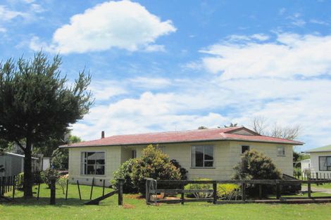 Photo of property in 31 Main Road, Tolaga Bay, 4077