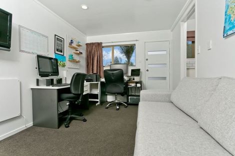 Photo of property in 2/7 Wilkinson Way, Browns Bay, Auckland, 0630