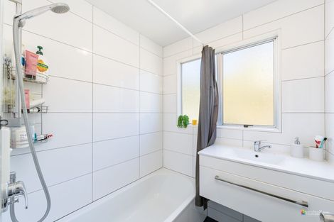 Photo of property in 2/21 Amber Grove, Birchville, Upper Hutt, 5018