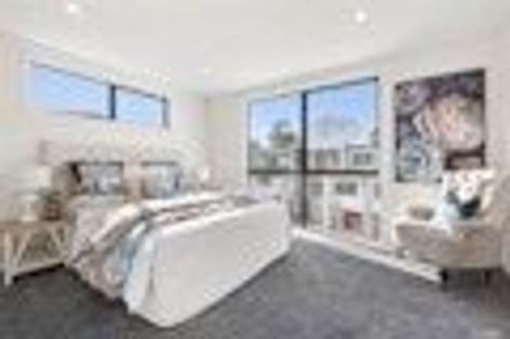 Photo of property in 2 Ingham Court, Fairview Heights, Auckland, 0632