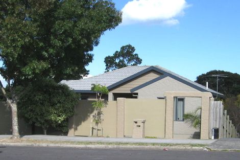 Photo of property in 2/22 Lagoon Way, West Harbour, Auckland, 0618