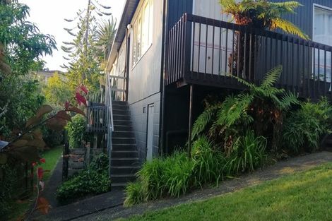 Photo of property in 2/56 Peach Road, Glenfield, Auckland, 0629