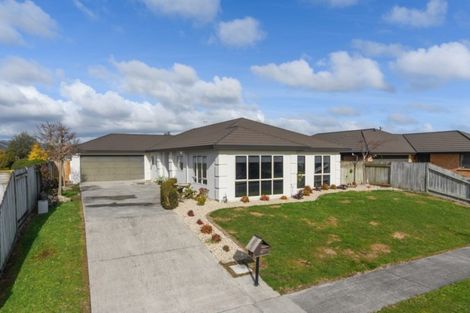 Photo of property in 18 Meridian Grove, Kelvin Grove, Palmerston North, 4414
