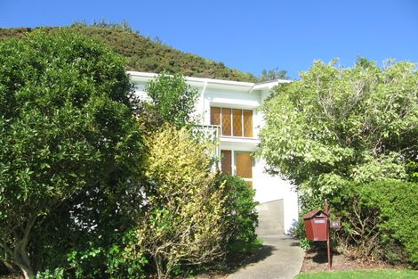 Photo of property in 43 Woodman Drive, Tawa, Wellington, 5028