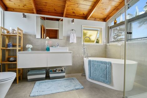 Photo of property in 164 Henderson Valley Road, Henderson, Auckland, 0612