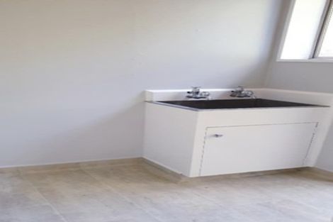 Photo of property in 2/801 Hastings Street North, Hastings, 4122