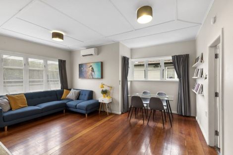 Photo of property in 114 Cambridge Terrace, Fairfield, Lower Hutt, 5011