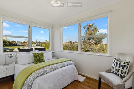 Photo of property in 32 Kirrie Avenue, Te Atatu South, Auckland, 0610