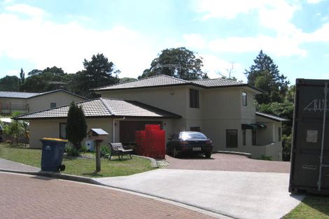 Photo of property in 13 Nottingham Place, Northcross, Auckland, 0630
