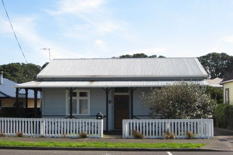 Photo of property in 44 Hine Street, New Plymouth, 4310