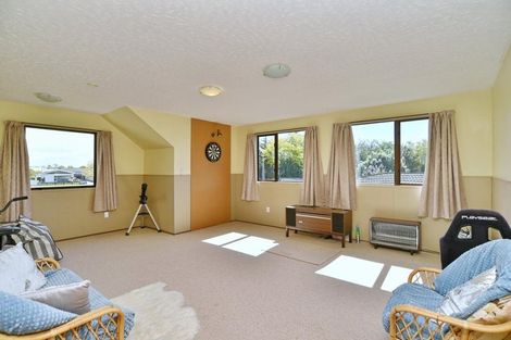 Photo of property in 6 Luxton Place, Rangiora, 7400