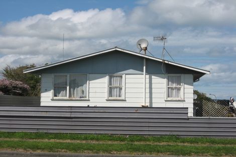 Photo of property in 15 Cross Street, Castlecliff, Whanganui, 4501