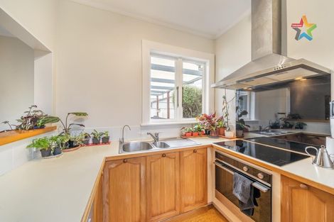 Photo of property in 122 Waiwhetu Road, Waterloo, Lower Hutt, 5011