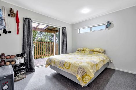 Photo of property in 60 Cobham Crescent, Kelston, Auckland, 0602