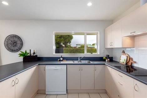 Photo of property in 2b Beatrice Place, Avonhead, Christchurch, 8042