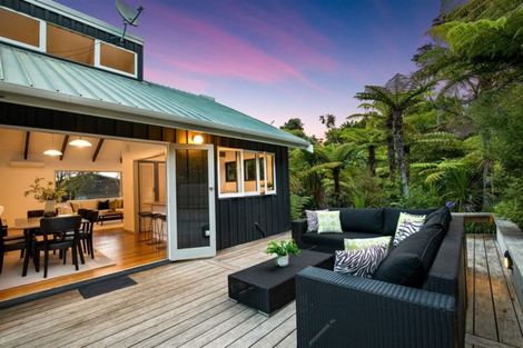 Photo of property in 70 Heathcote Road, Castor Bay, Auckland, 0620