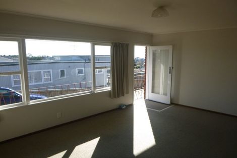 Photo of property in 39 Manhattan Heights, Glendene, Auckland, 0602