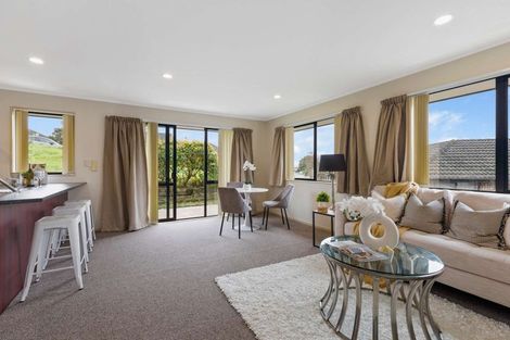 Photo of property in 40 Regents Park Place, Westgate, Auckland, 0614