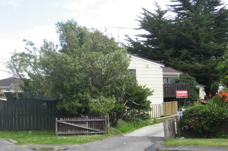 Photo of property in 21 Cottrell Place, Clendon Park, Auckland, 2103