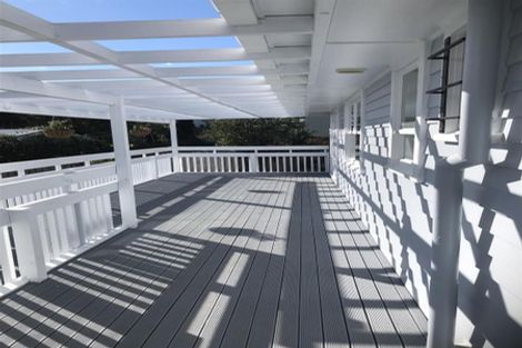 Photo of property in 5 Thomas Rea Place, Te Atatu South, Auckland, 0610