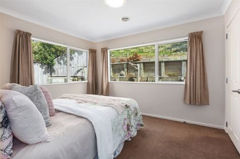 Photo of property in 4 Tongariro Drive, Aotea, Porirua, 5024