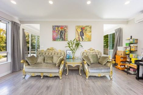 Photo of property in 1b Harrowglen Drive, Northcross, Auckland, 0632