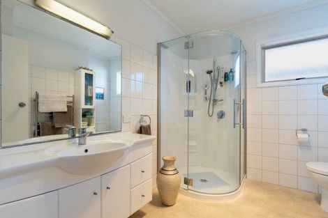 Photo of property in 1 Edgewater Street, Waikanae, 5036