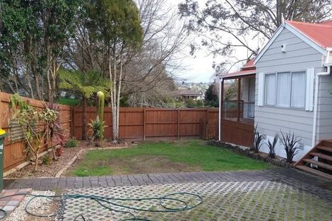 Photo of property in 13 Truscott Place, West Harbour, Auckland, 0618