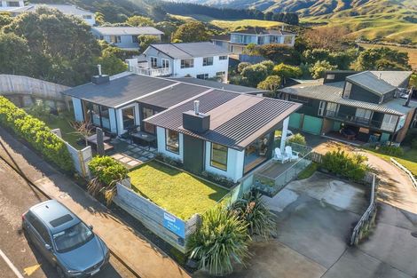 Photo of property in 8 The Track, Plimmerton, Porirua, 5026