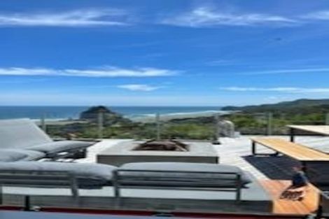 Photo of property in 35 Piha Road, Piha, New Lynn, 0772