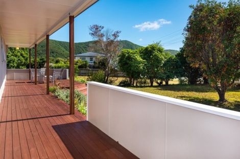 Photo of property in 6 Waimarama Street, Waikawa, Picton, 7220