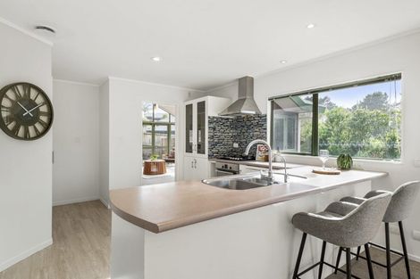 Photo of property in 43 Unsworth Drive, Unsworth Heights, Auckland, 0632