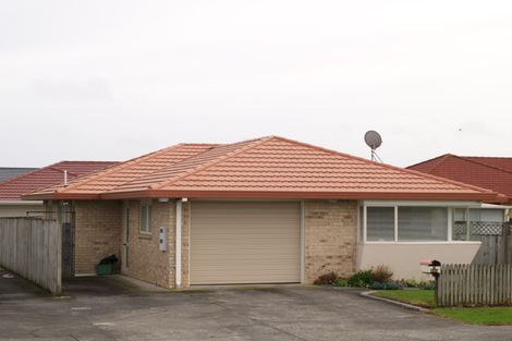 Photo of property in 2/329 Botany Road, Golflands, Auckland, 2013