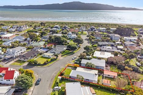 Photo of property in 13 Bahama Crescent, Paraparaumu Beach, Paraparaumu, 5032