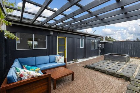 Photo of property in 1/125a Birkdale Road, Birkdale, Auckland, 0626