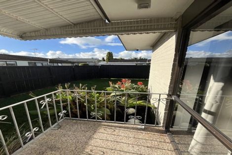 Photo of property in 6 Youngs Road, Papakura, 2110