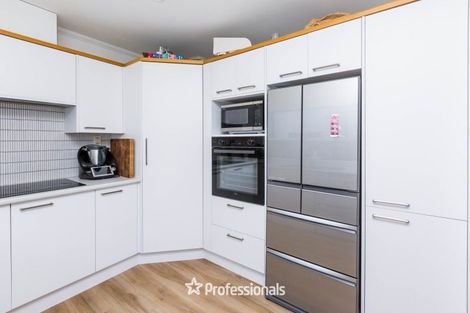 Photo of property in 2 Bathurst Street, Heretaunga, Upper Hutt, 5018