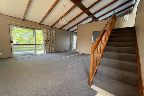 Photo of property in 33 Kurnell Drive, Botany Downs, Auckland, 2010
