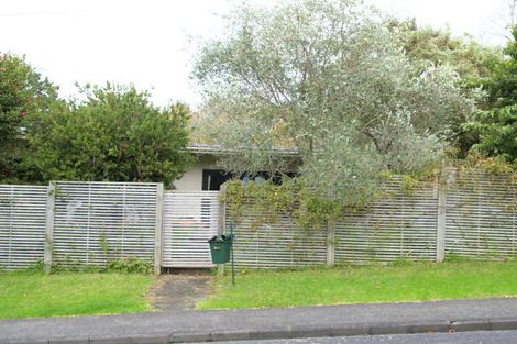 Photo of property in 2/26 Liston Crescent, Cockle Bay, Auckland, 2014