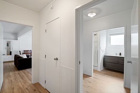 Photo of property in 1/9 Nigel Road, Browns Bay, Auckland, 0630