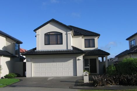 Photo of property in 66 Thornbury Crescent, East Tamaki Heights, Auckland, 2016