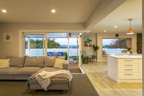 Photo of property in 97 Loch Views Road, Acacia Bay, Taupo, 3385