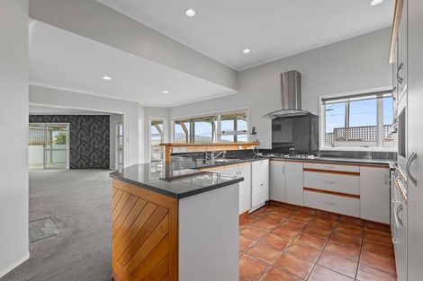 Photo of property in 2 Findlay Street, Moturoa, New Plymouth, 4310