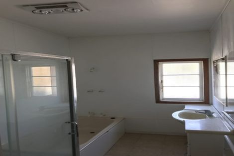 Photo of property in 21 Oteha Valley Road, Northcross, Auckland, 0632