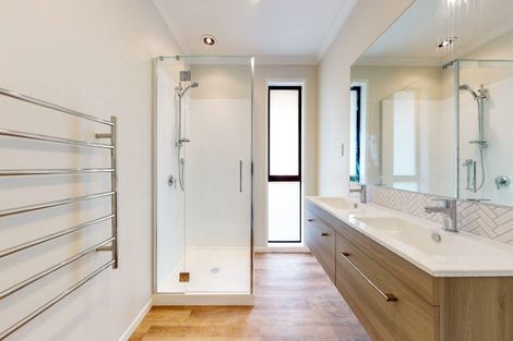 Photo of property in 122 Silverstream Road, Crofton Downs, Wellington, 6035